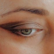 Perfect Your Eyeshadow and Eye Makeup Techniques With These Simple Tips